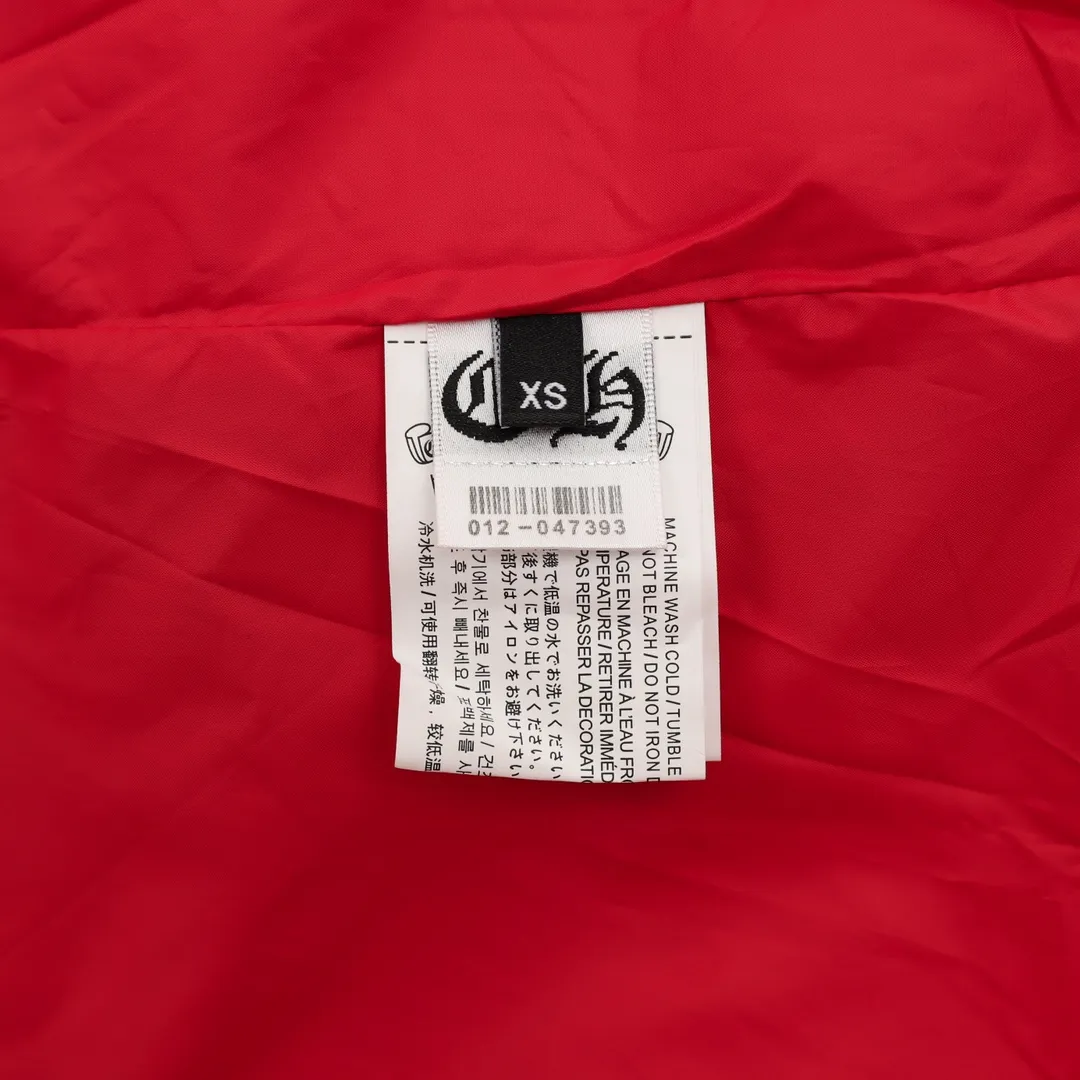 🅿️570 CH/Cro Heart Cross-leather patchwork baseball uniform jacket Warm reminder: It is recommended to hand wash or dry clean! ! This year is particularly popular. Baseball uniform jackets are available at all levels on the market (you must compare the details). The most powerful quality control. Baseball uniforms have been produced and researched for 7 years. The details are exquisite. With it, you will be the most handsome boy in the world. The fully painted four-button buckle (button with LOGO), the fabric is customized for more than a month. It is not ready-made in the market. It is made of wool blend, custom-woven and dyed. It has high color fastness. It is recommended to hand wash or dry clean for the first time. "Custom-woven knitted rib at the hem", the lining is made of silky and delicate cupro fiber material, which can be worn directly next to the body. It is extremely comfortable, a heavyweight item, purchase version! Size：XS-L
